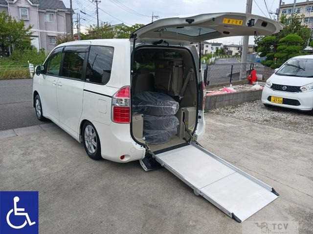 2008 Toyota Noah