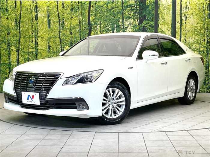 2013 Toyota Crown Hybrid