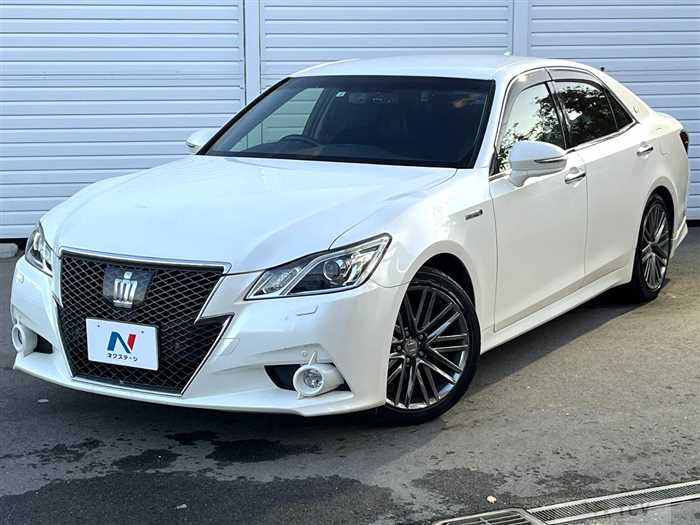 2013 Toyota Crown Hybrid