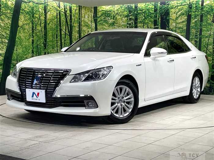 2013 Toyota Crown Hybrid