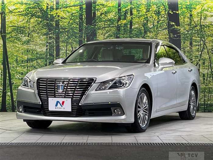 2013 Toyota Crown Hybrid