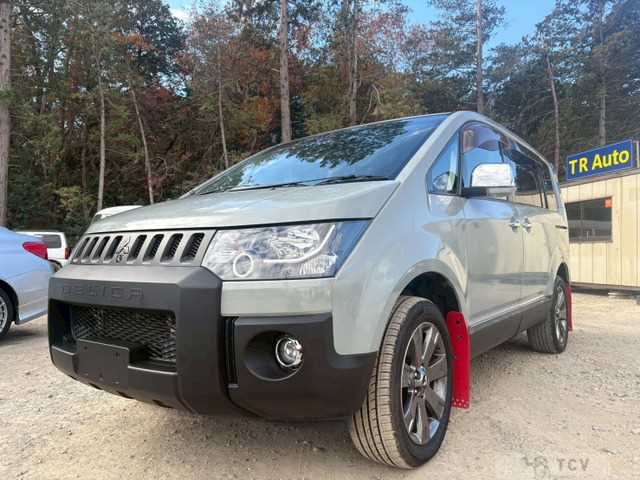 2018 Mitsubishi Delica D5