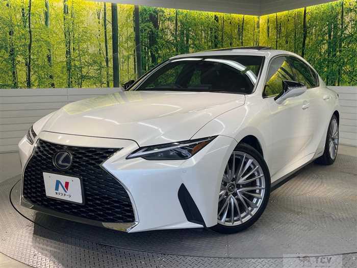 2021 Lexus IS