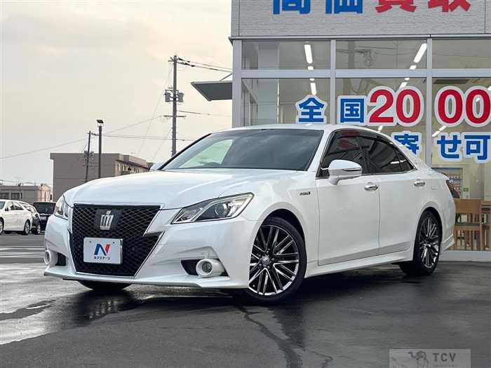 2013 Toyota Crown Hybrid