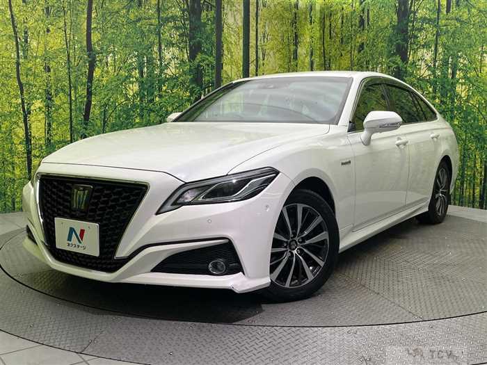 2019 Toyota Crown Hybrid