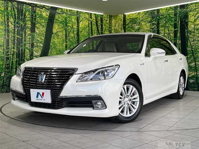 2013 Toyota Crown Hybrid