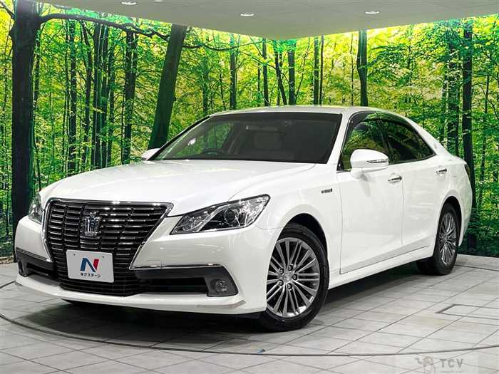 2013 Toyota Crown Hybrid