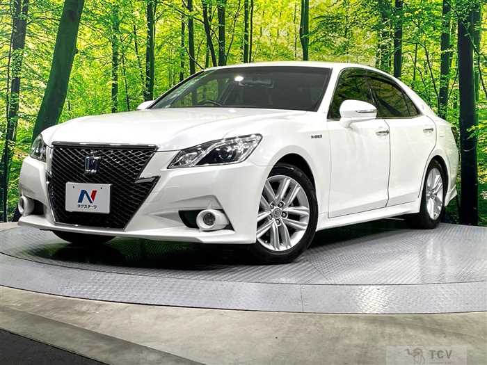 2013 Toyota Crown Hybrid