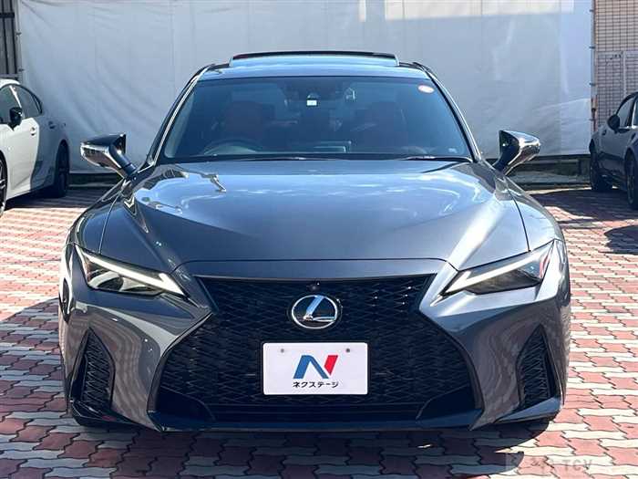 2023 Lexus IS
