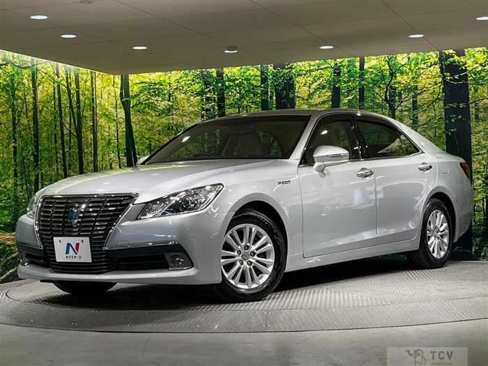 2013 Toyota Crown Hybrid
