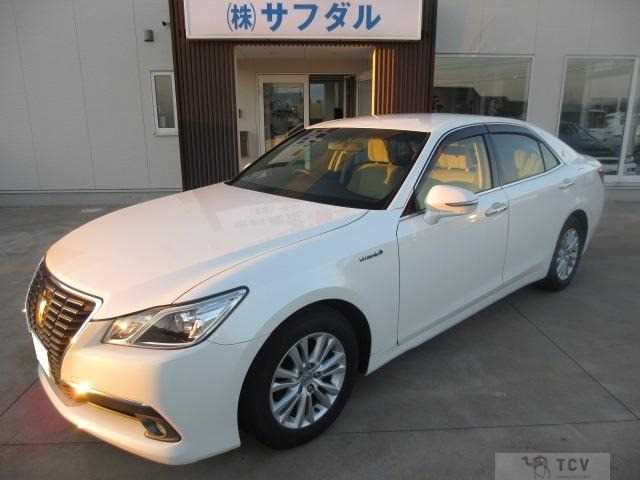 2013 Toyota Crown Hybrid