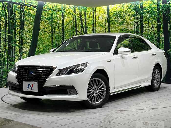 2014 Toyota Crown Hybrid