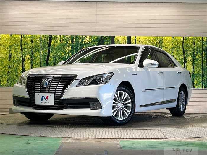 2013 Toyota Crown Hybrid