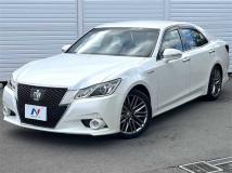 2013 Toyota Crown Hybrid