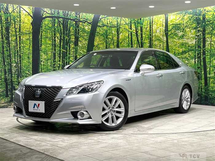 2013 Toyota Crown Hybrid