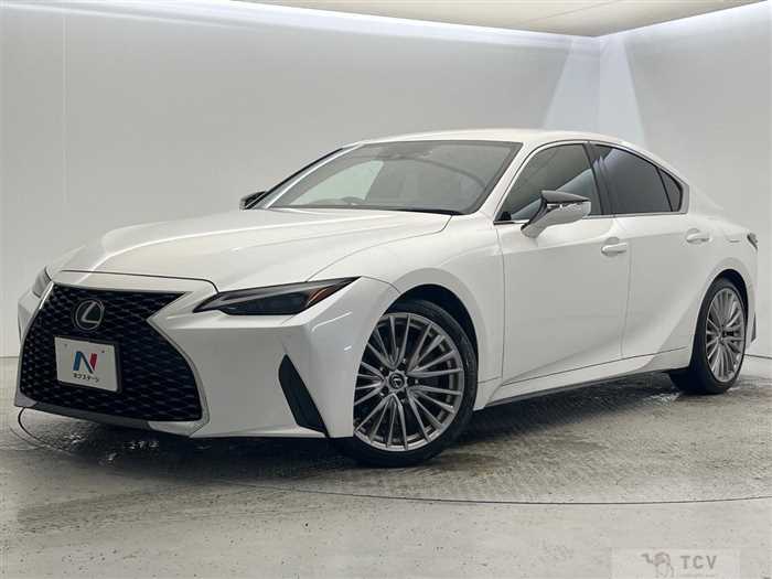 2021 Lexus IS