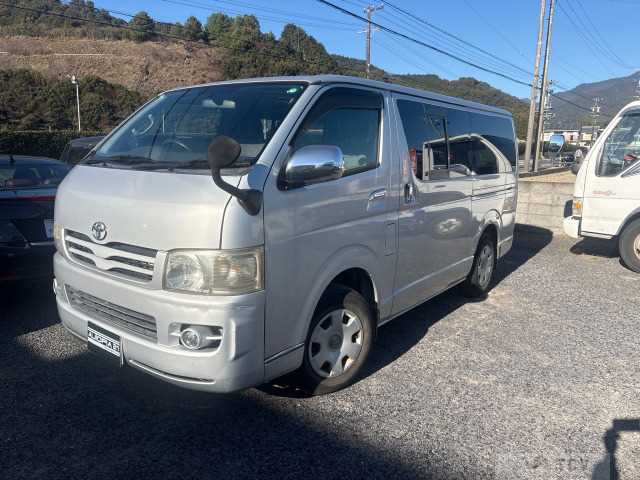 2004 Toyota Hiace Van