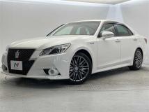 2013 Toyota Crown Hybrid