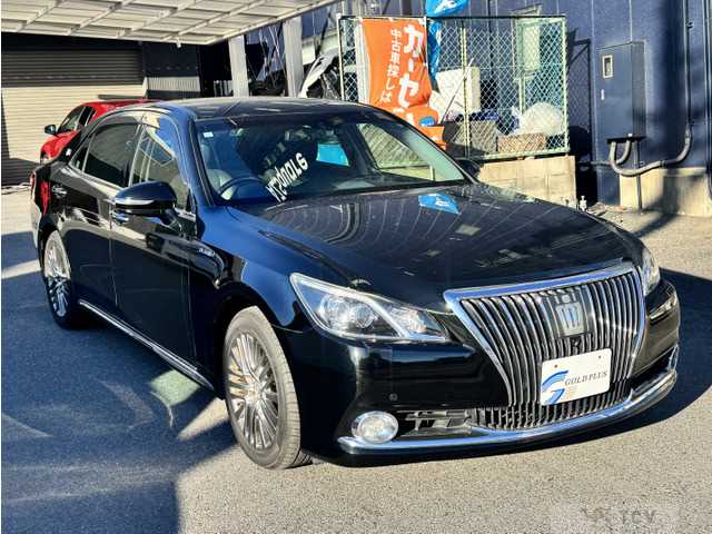 2013 Toyota Crown Majesta