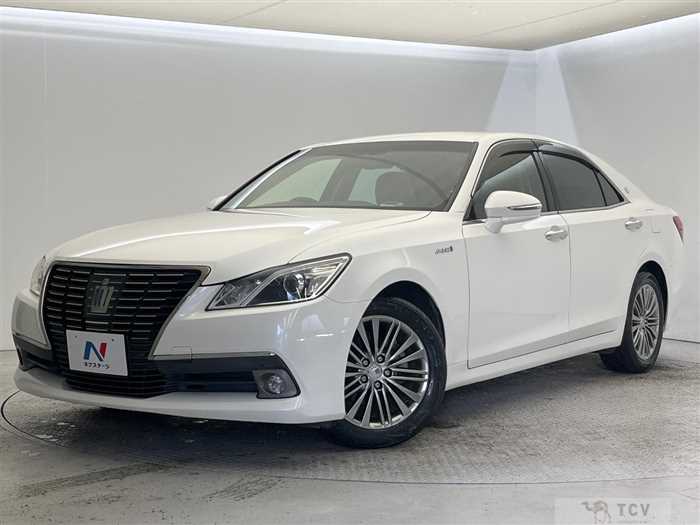 2013 Toyota Crown Hybrid