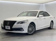 2013 Toyota Crown Hybrid