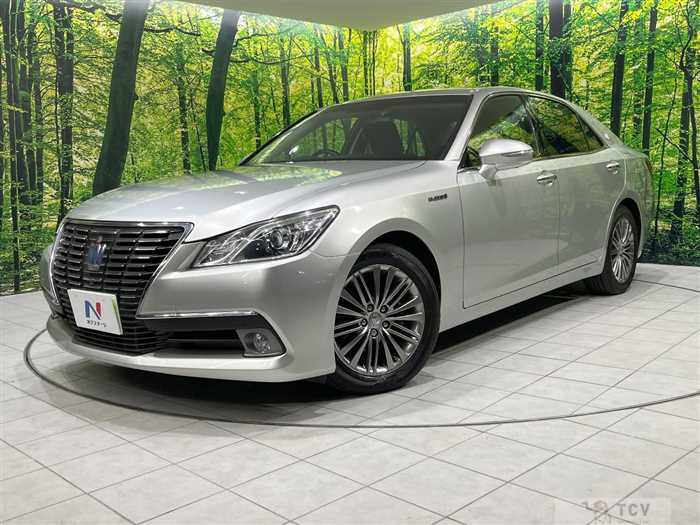 2014 Toyota Crown Hybrid