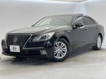 2014 Toyota Crown Hybrid