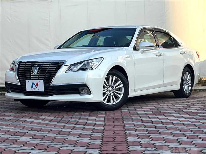 2013 Toyota Crown Hybrid
