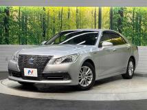 2013 Toyota Crown Hybrid