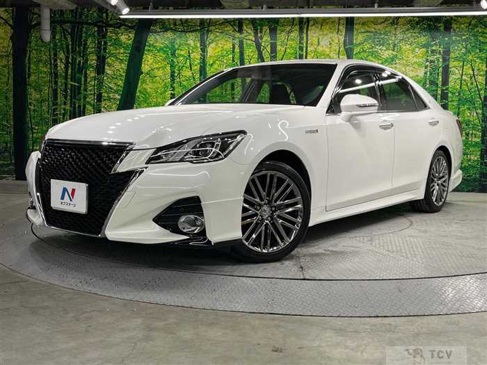 2016 Toyota Crown Hybrid