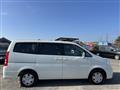 2002 Nissan Serena