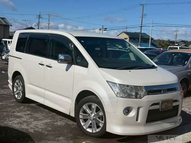 2010 Mitsubishi Delica D5