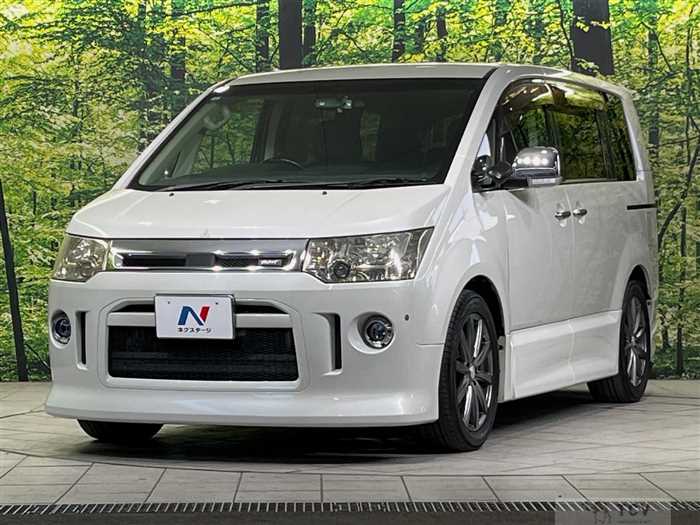 2011 Mitsubishi Delica D5