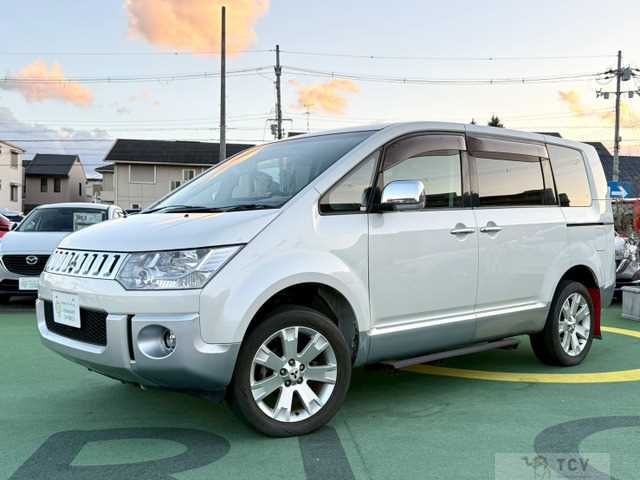 2011 Mitsubishi Delica D5