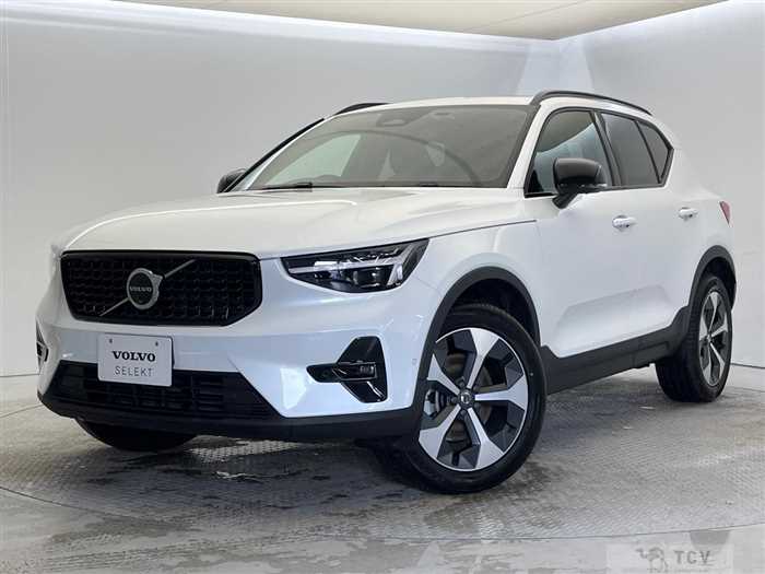 2025 Volvo XC40