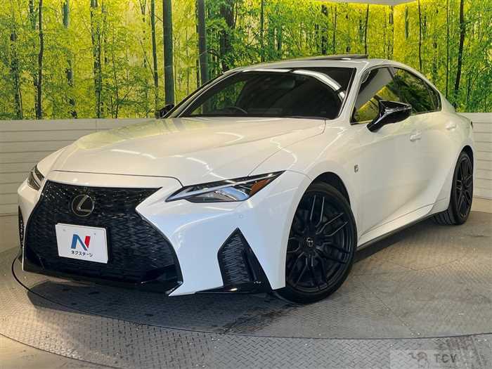 2021 Lexus IS