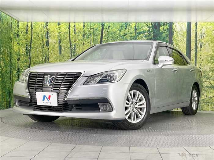 2013 Toyota Crown Hybrid