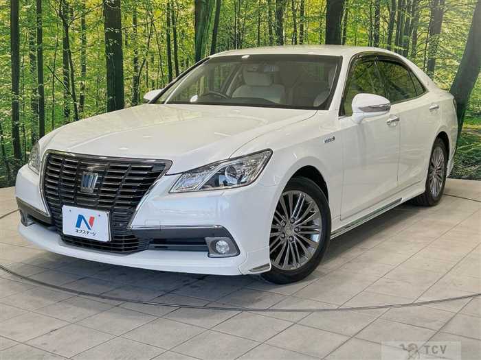 2013 Toyota Crown Hybrid