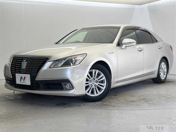 2013 Toyota Crown Hybrid