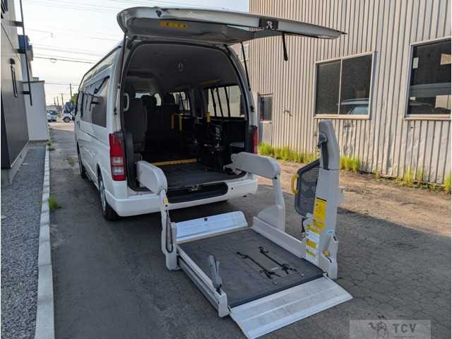 2013 Toyota Hiace Commuter