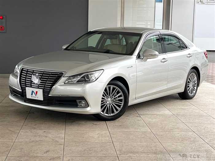 2013 Toyota Crown Hybrid