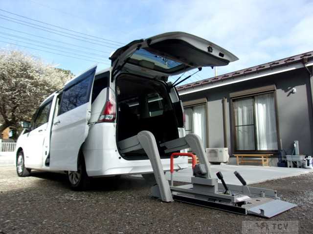 2017 Nissan Serena