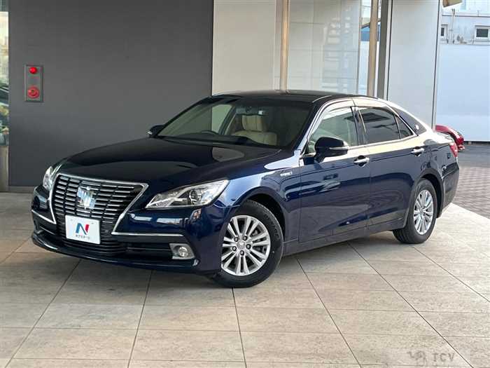 2013 Toyota Crown Hybrid