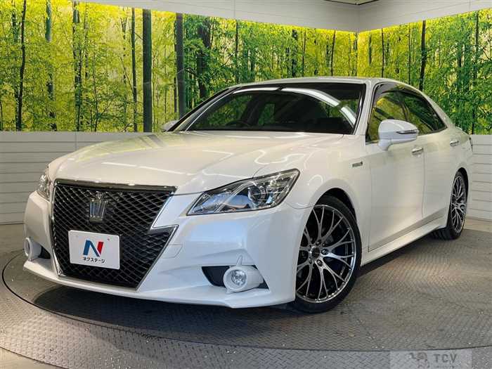 2013 Toyota Crown Hybrid