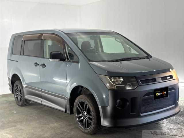2010 Mitsubishi Delica D5