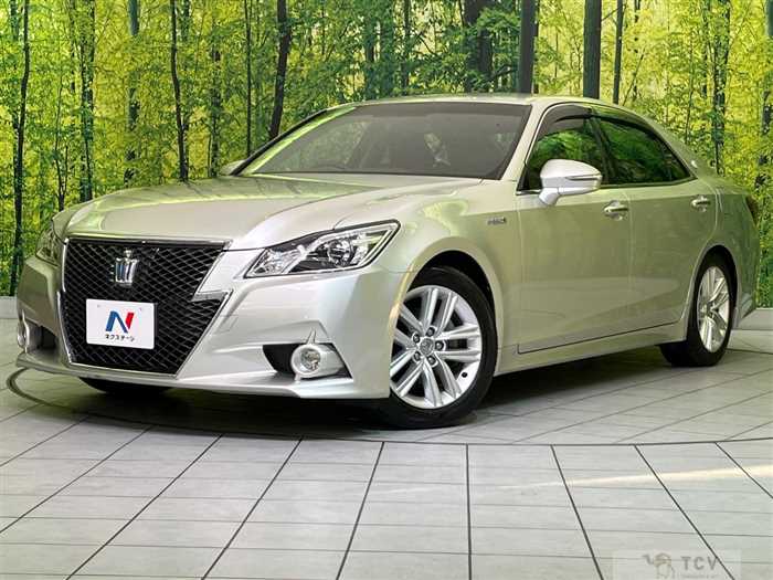 2013 Toyota Crown Hybrid