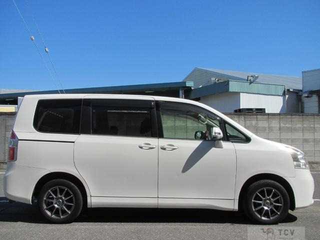 2010 Toyota Noah