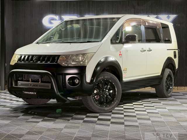 2011 Mitsubishi Delica D5