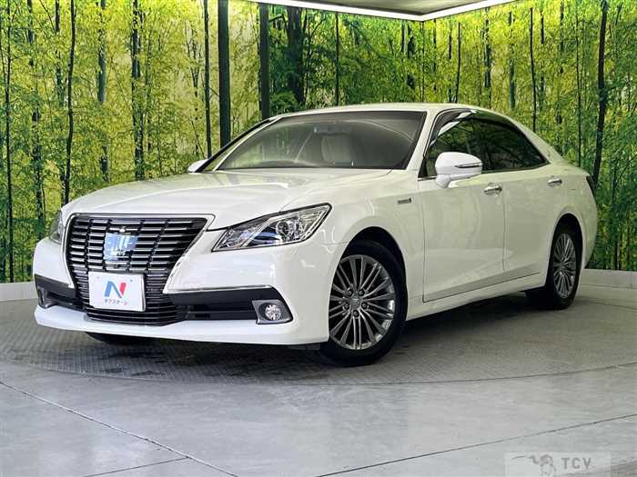 2013 Toyota Crown Hybrid