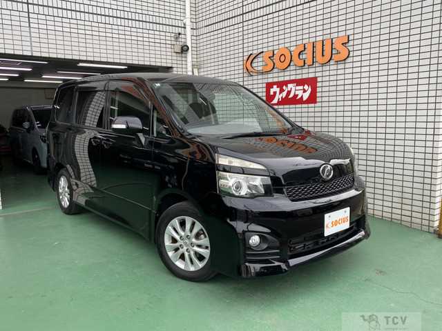 2013 Toyota Voxy
